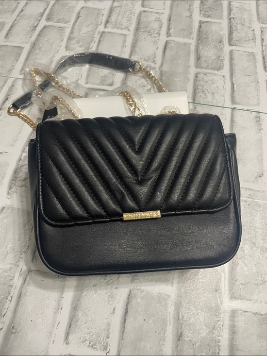Badgley Mischka Handbags - Badgley Mischka Black Quilted Crossbody Bag with Gold Chain. NWT. PVC.